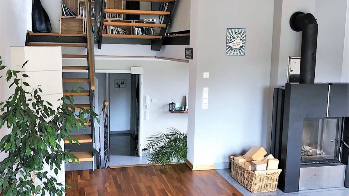 Beutelsbach Apartment | Great big apartment with fireplace and terrace