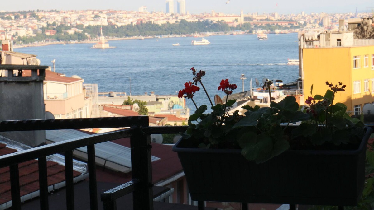 Gumussuyu Mahallesi Apartment | Great bosphorus view from private balcony