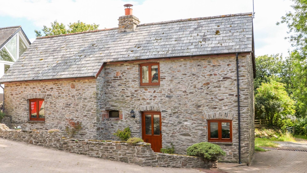 Exmoor National Park Cottage | GREAT BRADLEY COTTAGE, pet friendly, with pool in Withypool