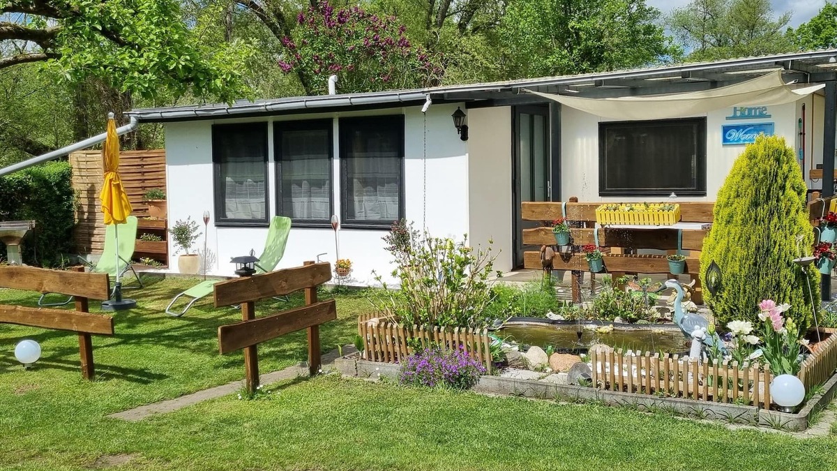 Gotz House | Great bungalow on the water (terrace, garden, beach, boat, bicycles, etc.)