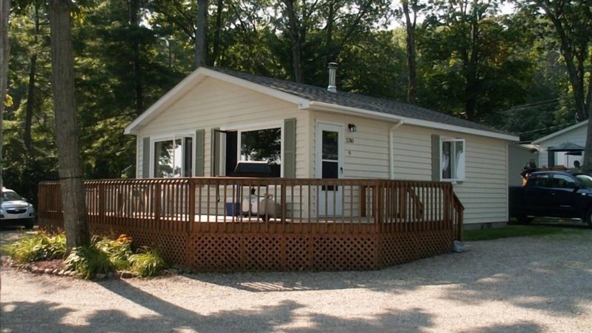 Brutus Cottage | Great Burt Lake Cottage on West Side