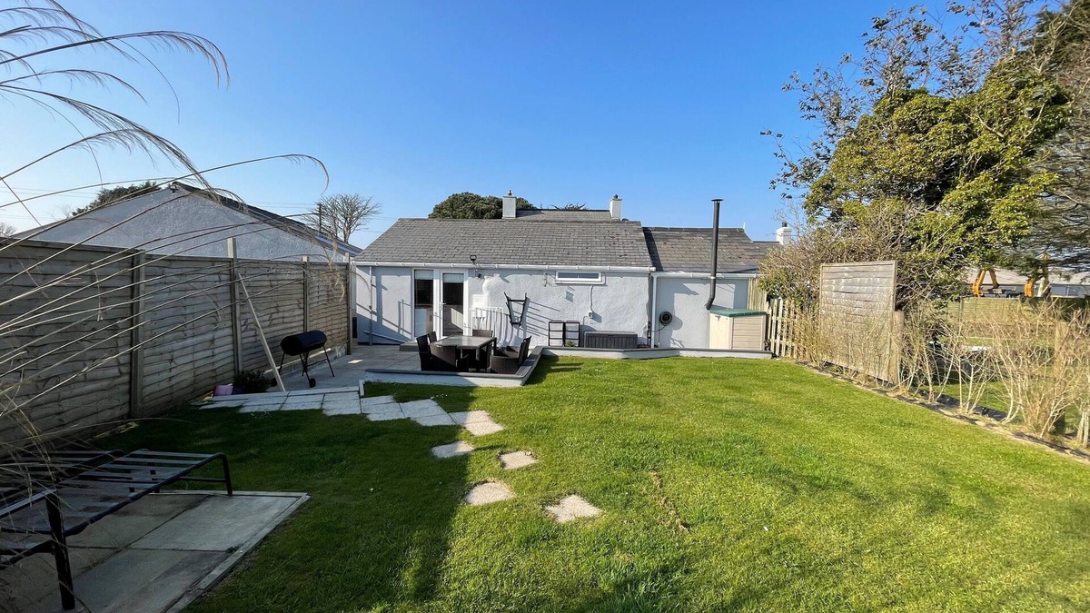 Truro Cottage | Great central location - 20 mins to coast - perfect for 2/4 people -dogs welcome