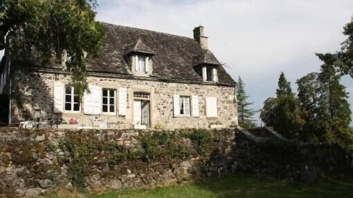Sauvat House | Great Character house surrounded by a park, overlooking the volcanoes