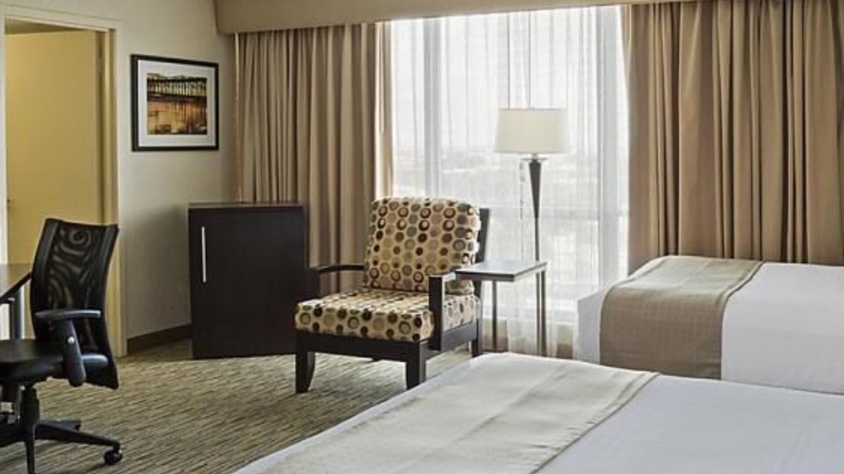 Miami Springs Hotel | Great Choice For Whatever Brings You To Town! Onsite Swimming Pool