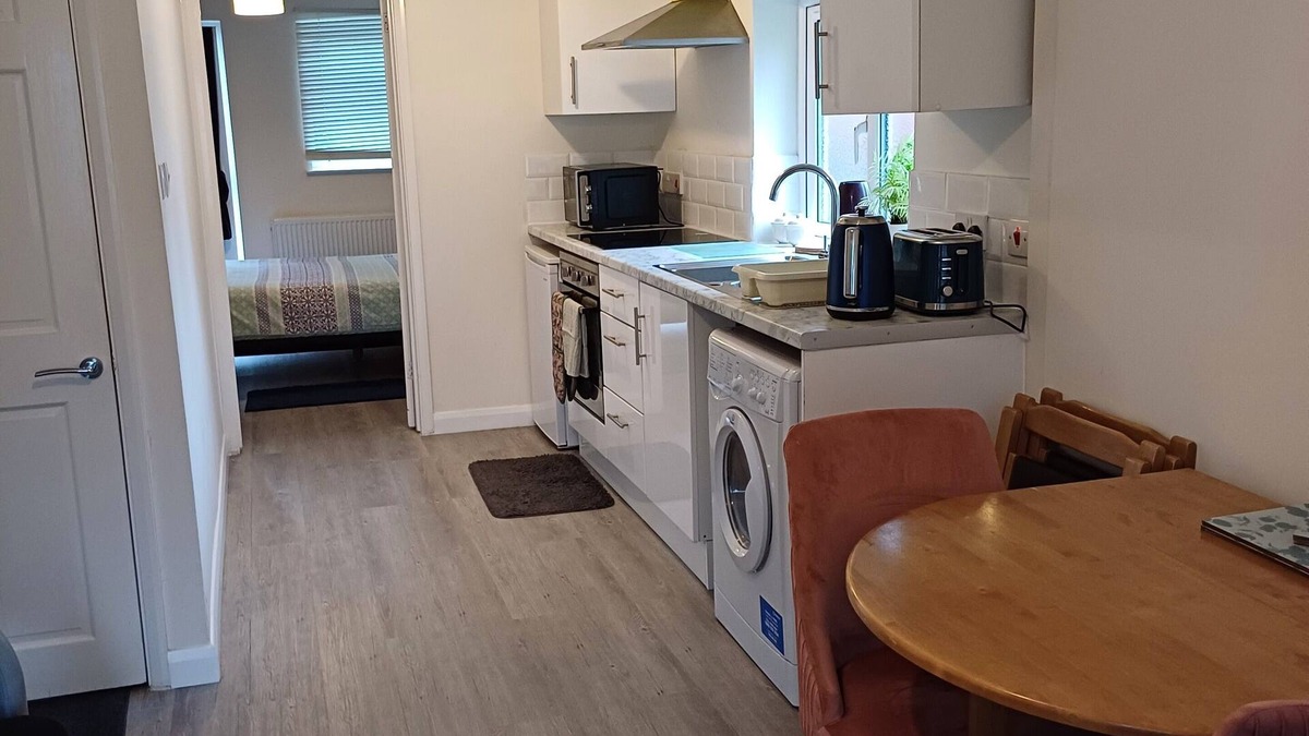 Beddington South House | Great connection to London Victoria and London Bridge