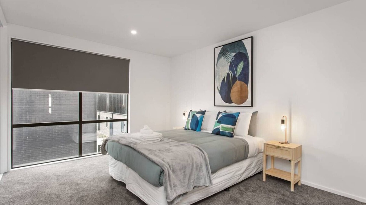 Linwood Apartment | Great Deals at New Upmarket Appt
