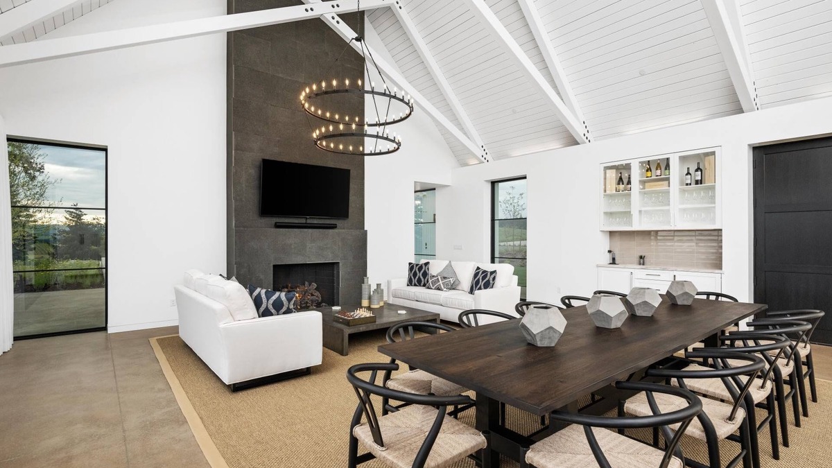 Yamhill House | Great Deals on Summer Stays!