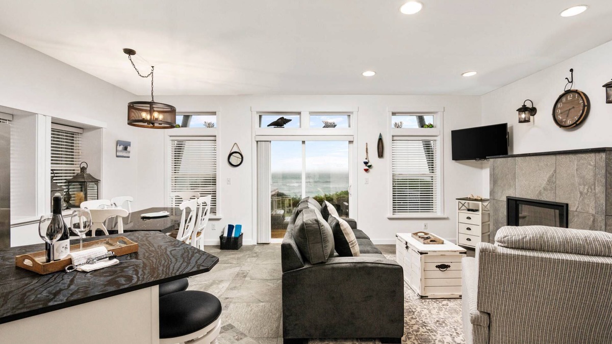 Lincoln Beach House | Great Deals on Summer Stays!