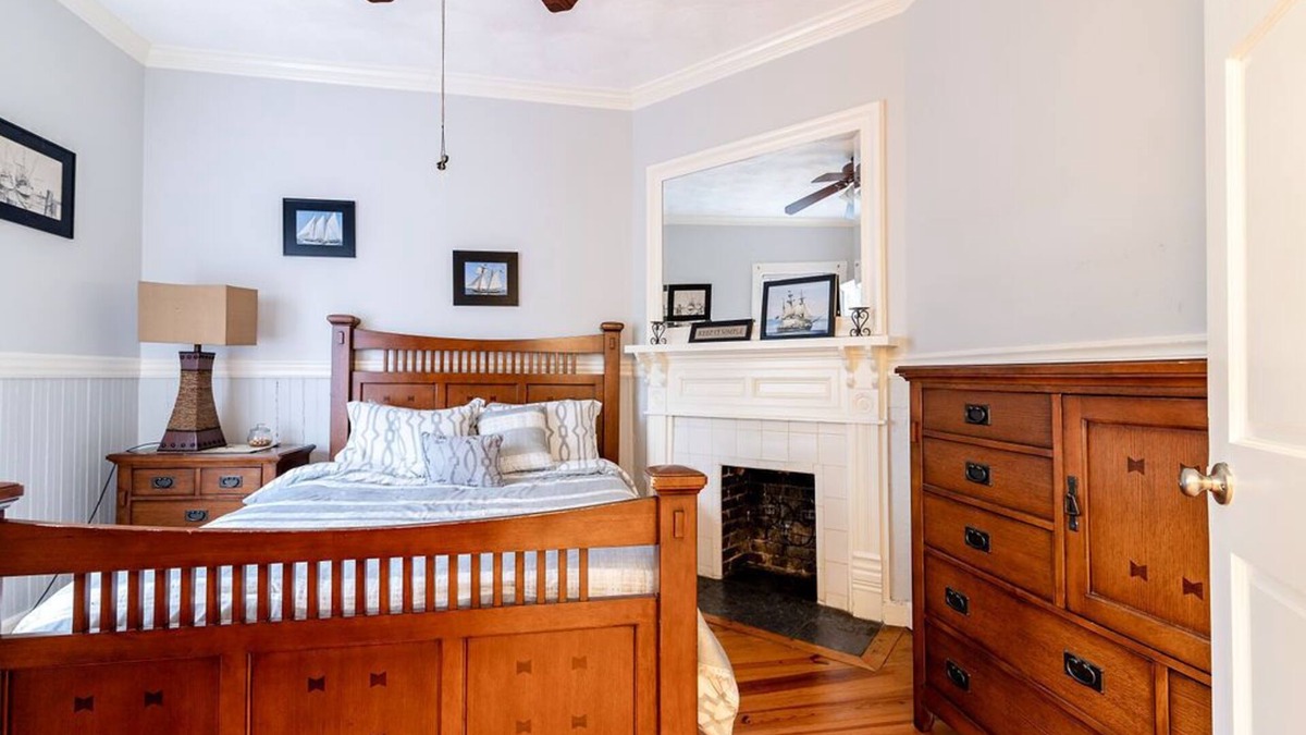 Dixon Park Condo | Great Downtown Condo With Pool!