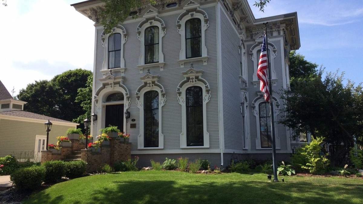 Grand Haven Apartment | Great downtown location in one of Grand Haven's most famous historic homes