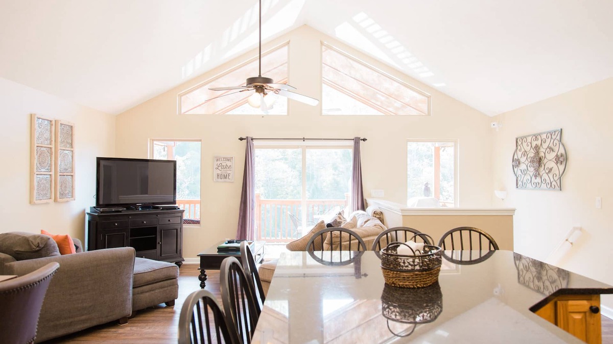 Lakeside Estates House | Great Escape is Waterfrnt, 9 bdrms, perfect for family vacations and holidays