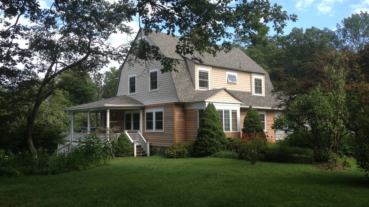 Cragsmoor House | Great Escape to Convene with Friends & Family w/Hot Tub & Many Decks