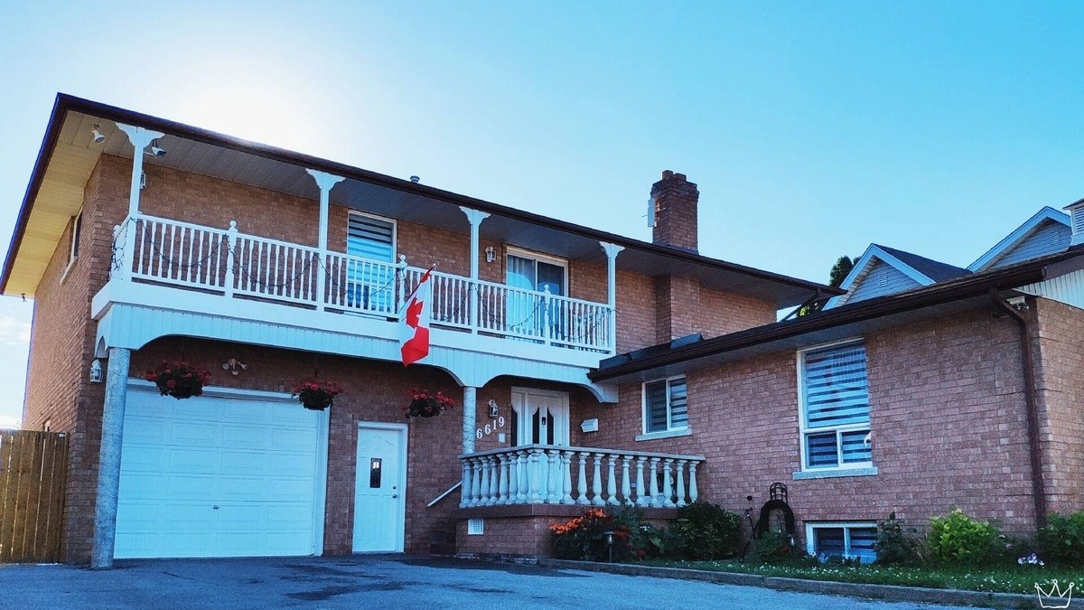 Niagara Falls House | Great Falls Home -walk to the Falls. Spacious house for family