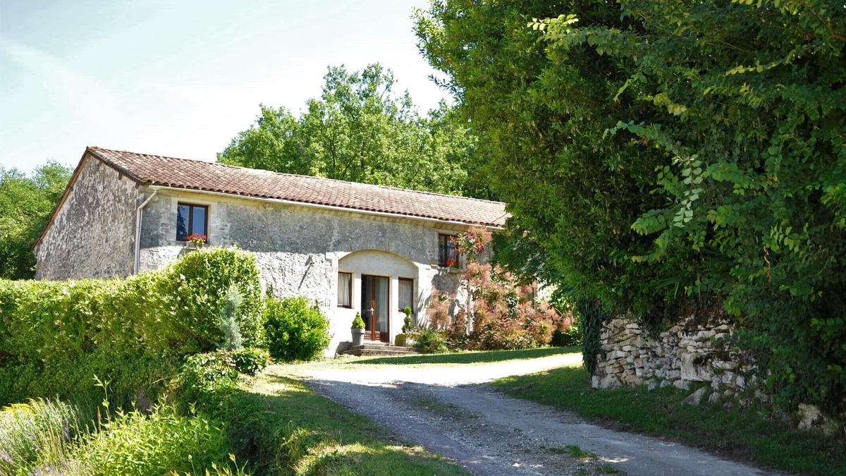 La Rochebeaucourt-et-Argentine House | Great family house, Le Beuronne , Heated pool, games room, fishing lake,