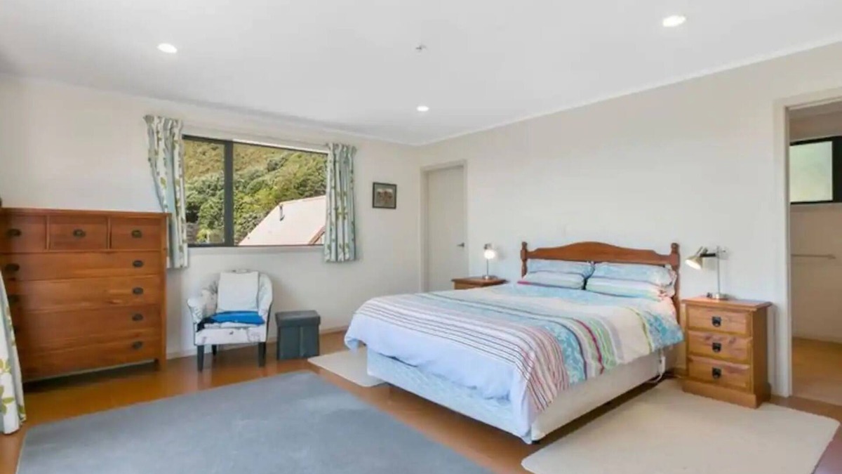 Bowentown House | Great family holiday home with entertainment area for extras