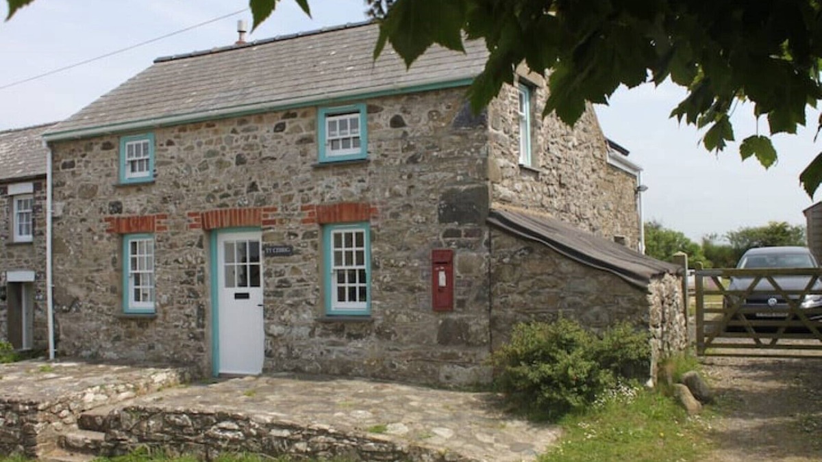 St Brides House | Great for beaches, walks and pets, with big garden