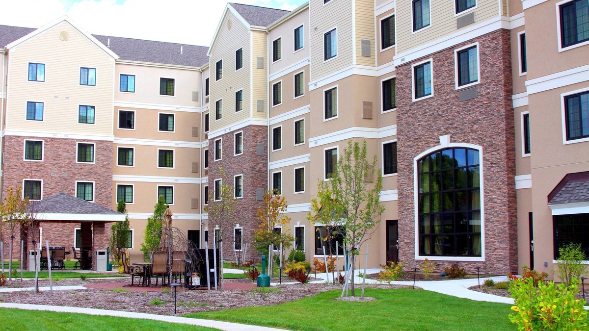 Liverpool Apartment | Great for Business Travellers! Studio Suite Near Syracuse University | Free Breakfast + Business Center