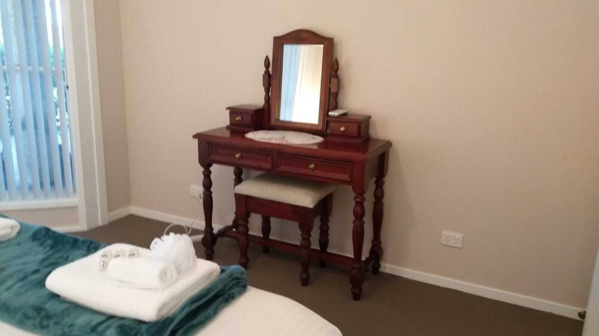 Cessnock Apartment | Great for couples + walk to cellar doors