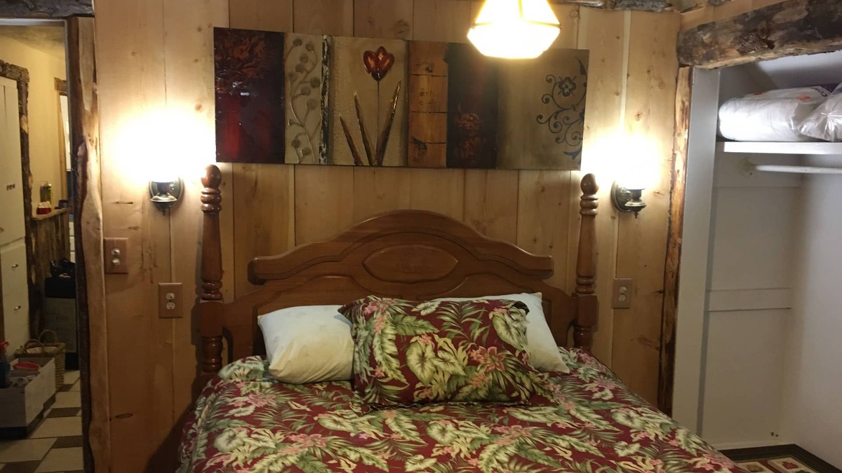 Idaho Falls Apartment | great for kids - pets welcome - self check in - downtown - kitchen and laundry