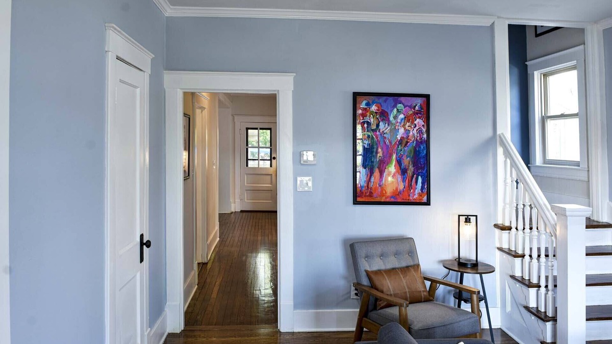 St. Matthews House | Great for large groups-The best location-Only steps from 6 bars & 40 restaurants