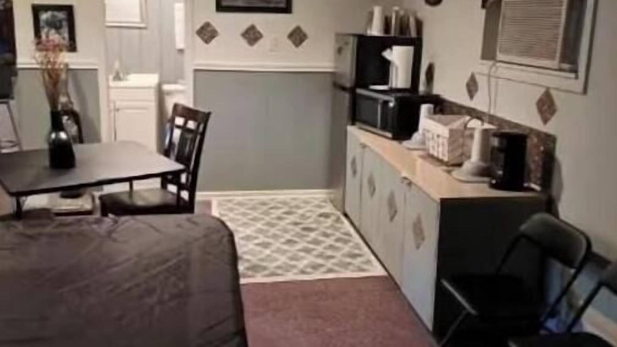 Franklin Estates Cottage | Great gameroom in the Country close to Texas A&M.