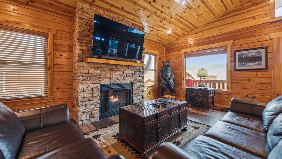 White Oak Lodge Cabin | Great Getaway - Any Time of Year!