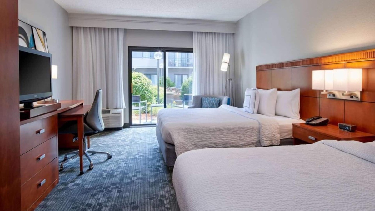Eden Prairie Resort | Great Getaway Spot! Unit w/Courtyard View, Pool, Pets are Allowed with Fee