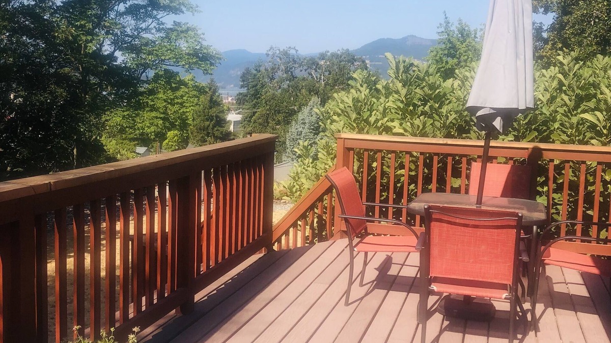 Mt. Hood - Columbia River Gorge House | Great Gorge Getaway - Large Deck & Yard - River Views
