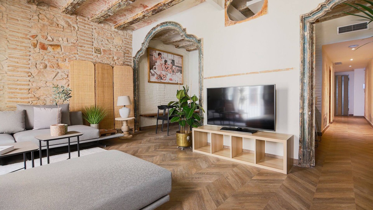 El Raval Apartment | Great historic apartment next to Ramblas. Newly renovated. Daily cleaning!