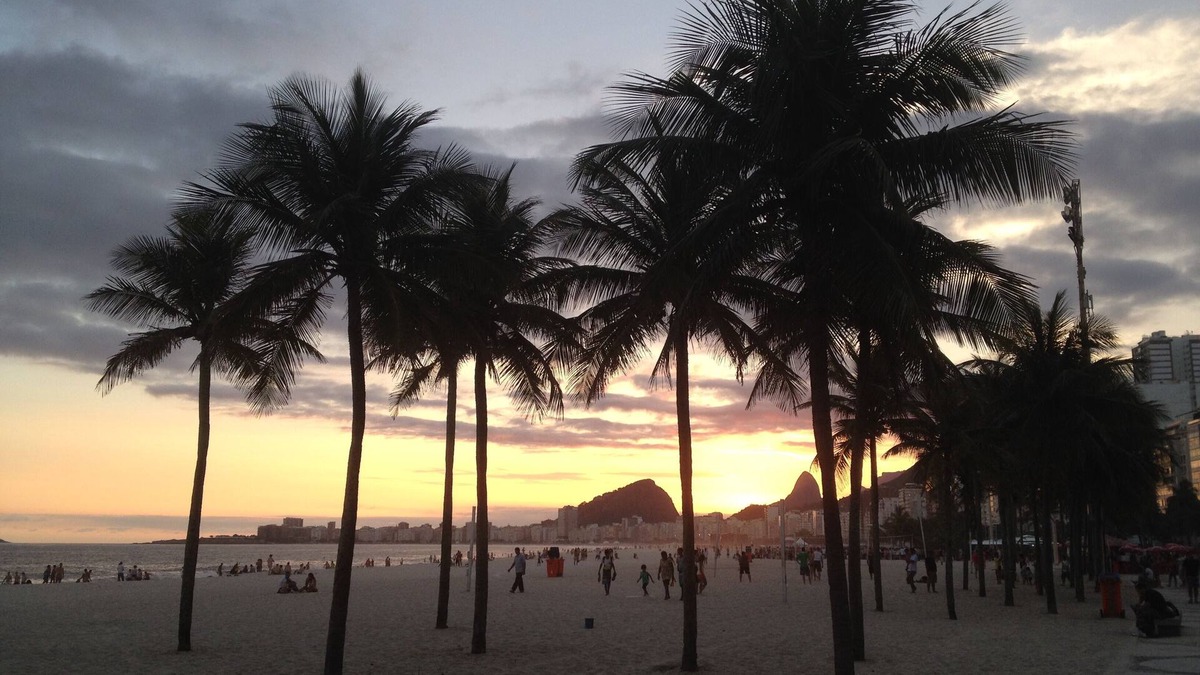 Leme Apartment | great holiday flat in Leme, Copacabana, with partial sea view from the 3 rooms