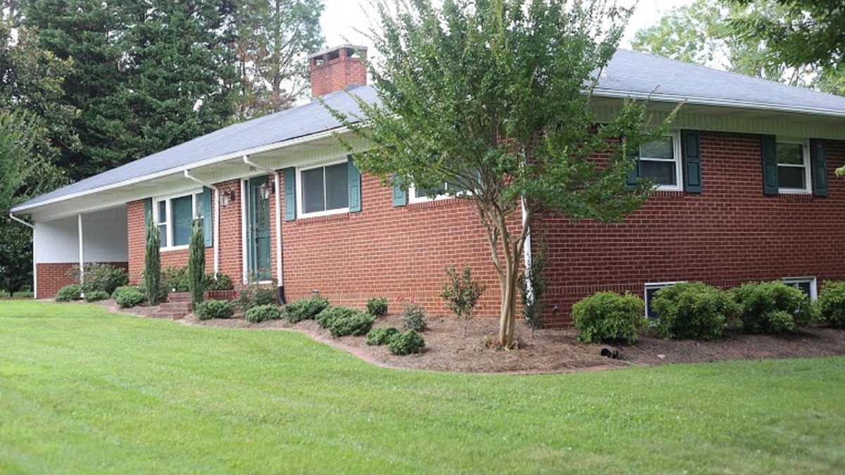 Sedgefield House | Great home close to all Greensboro & High Point Golf/Aquatics/Convention Center