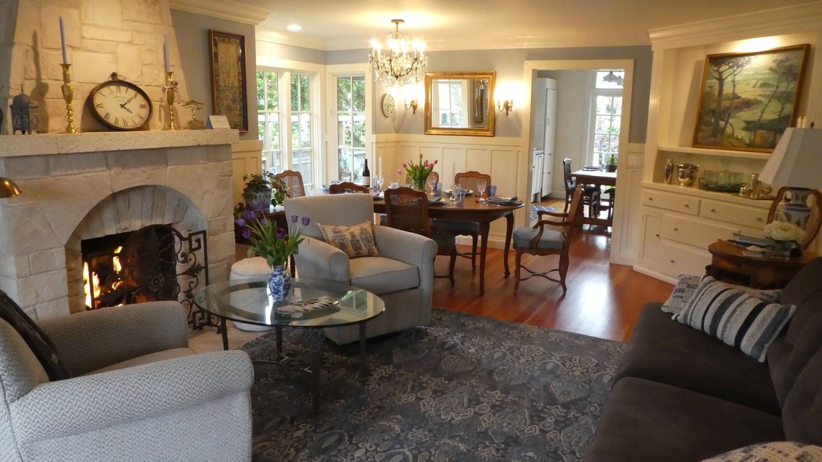 Golden Rectangle House | GREAT HOME: Easy Walk to Carmel Shops, Restaurants & Beach. Monthly discounts!