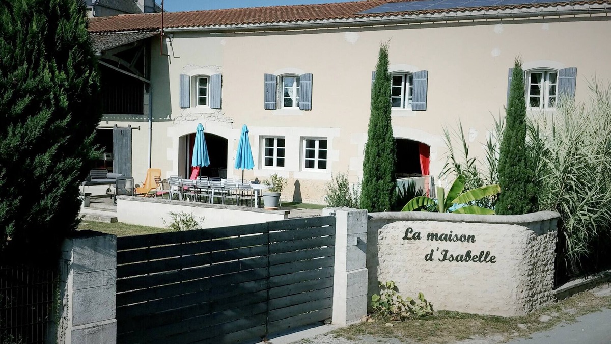 Voissay House | GREAT HOUSE CHARENTAISE IN PEACE, SWIMMING POOL, 35 MIN FROM THE SEA