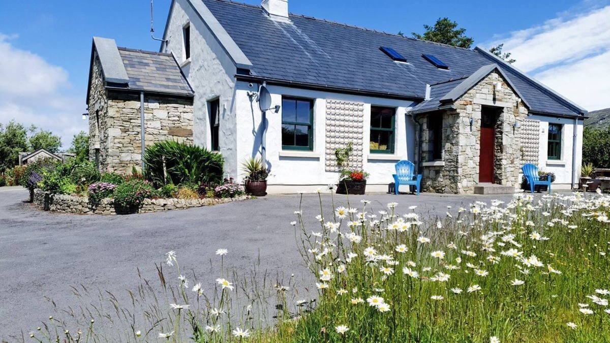 Mullagh Apartment | Great house for exploring numerous beaches, Westport & Louisburgh