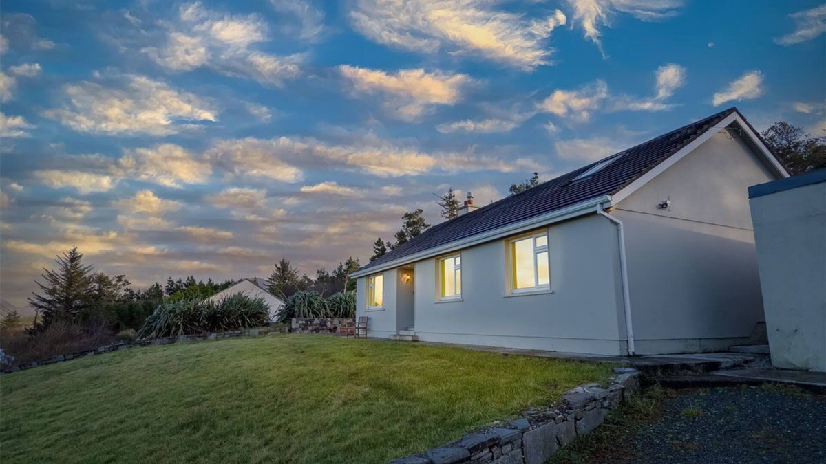 Tullycross Apartment | Great house near Tully cross village. Beautiful Sea views