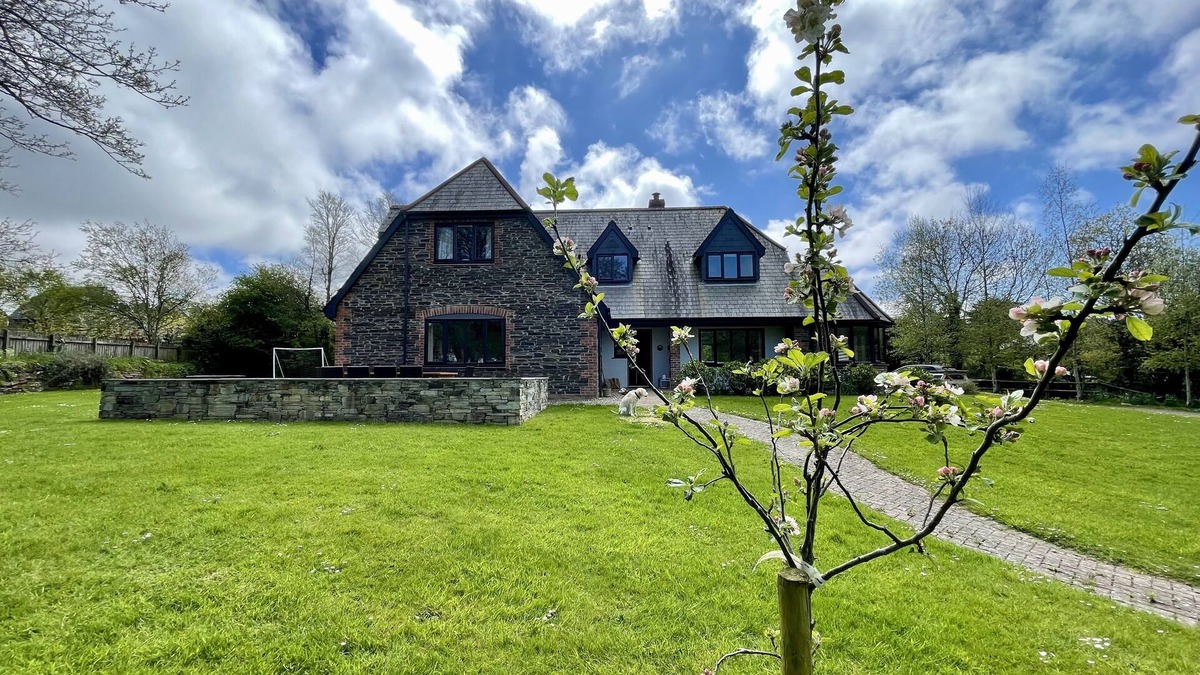 Wadebridge House | Great House nr Polzeath on golf course ideal for families