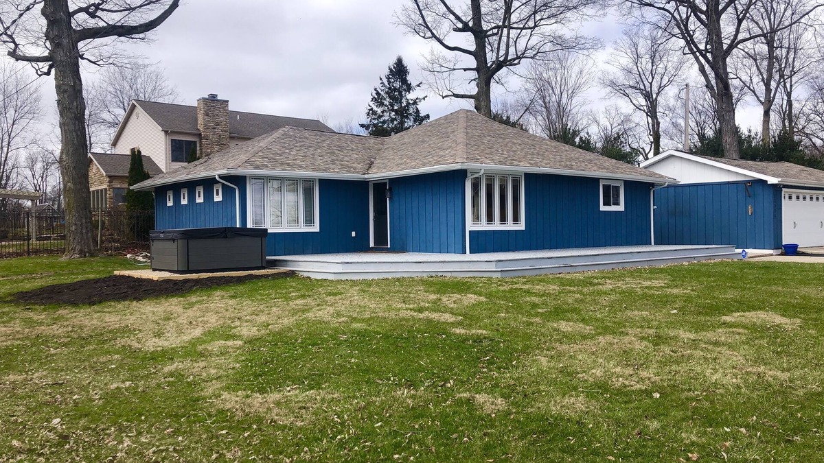 Cassopolis House | Great house with outside hot tub - 1 block from Diamond Lake