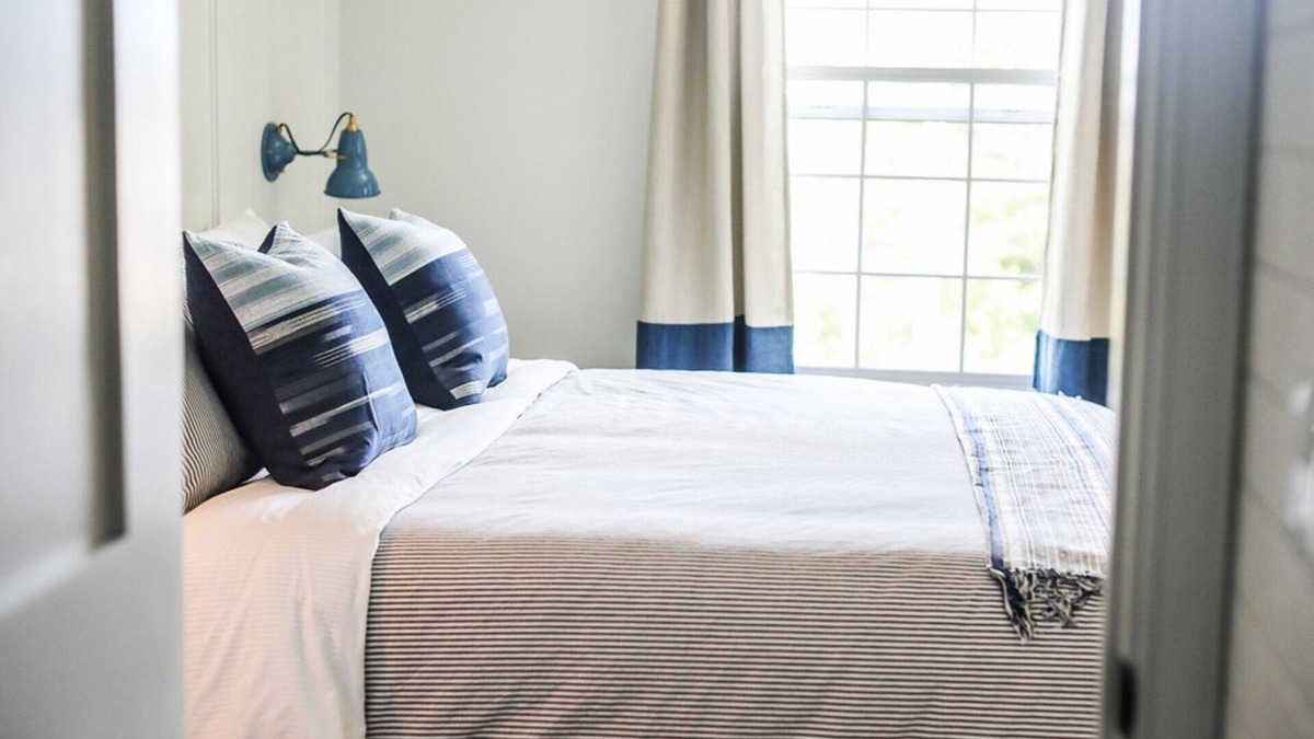 New Castle Apartment | Great Island Inn - King Studio Apt - Village View