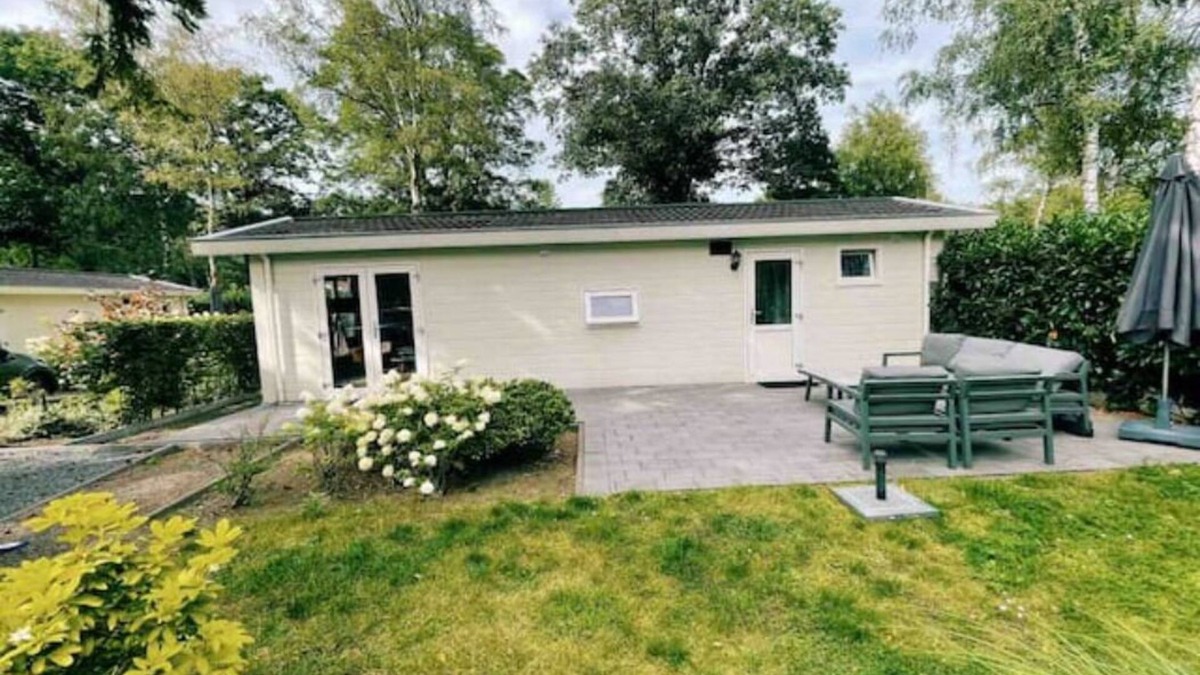 Schaarsbergen Ski Chalet | Great little house next to the forest and still close to Arnhem. High ratings!