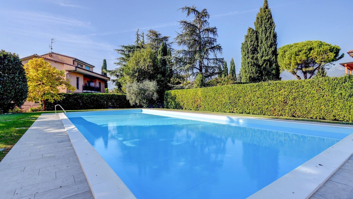 Portese Apartment | Great Location with Charming Patio - Prato Verde - Girasole