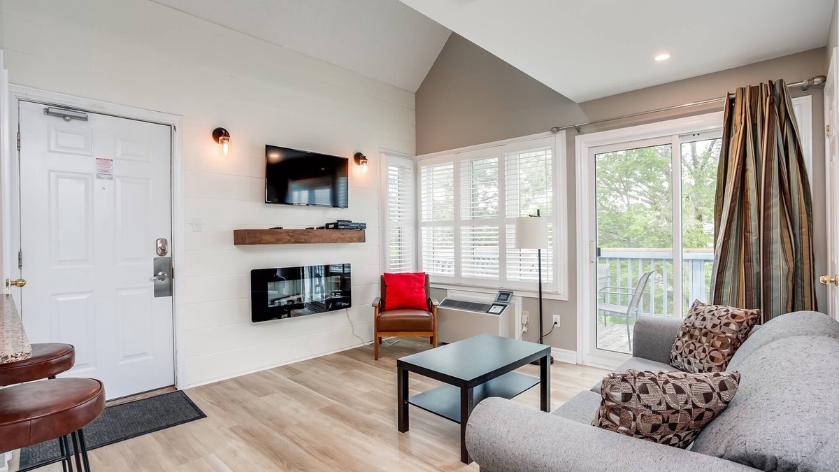 Craigleith Ski Chalet | Great location! Spacious 2 bedroom Chalet at Blue!