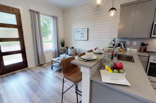Hadley - Washington House | Great Location 1 Bedroom Sleeps 4