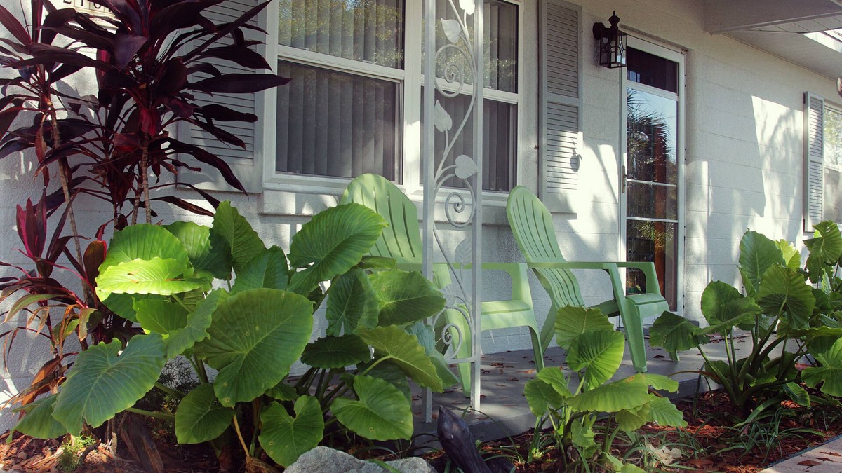 Long Meadow House | Great Location, 2 Bdrm, 2bath, Private backyard.