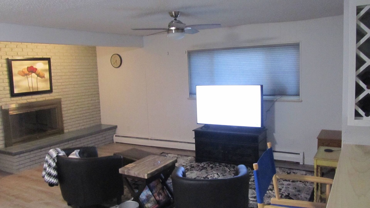 Fitzsimons Apartment | Great location. 2 Bed- 1 bath by Anschutz Medical Campus