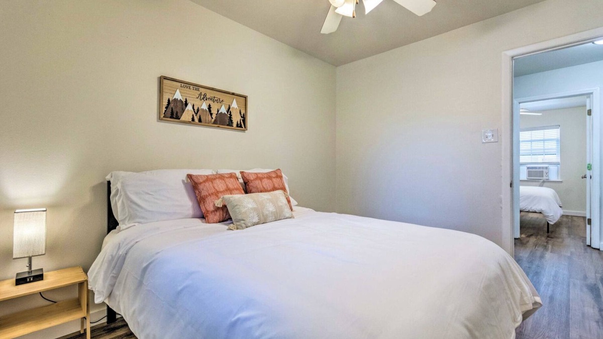 Capital View Apartment | Great location! 2-BR with queen bed near UAMS, Little Rock with WiFi, AC