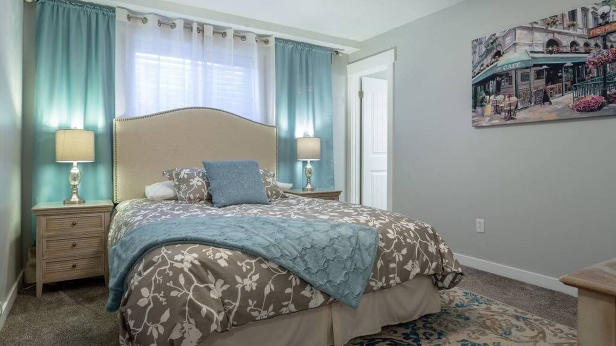 Lakeview House | Great Location! Big space with 3 Masters!