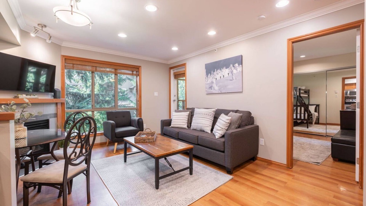 Village North Condo | Great location | Hot tub, pool & sauna | BBQ | AC