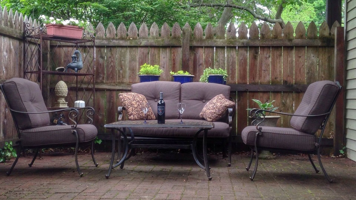 Douglas House | Great Location In Downtwn Douglas. Safe, sanitized and ready for your getaway.