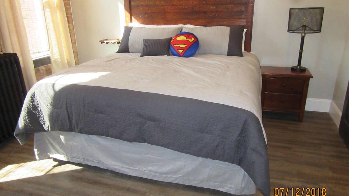Metropolis Apartment | Great location in the Historic Downtown of Metropolis, Home of Superman