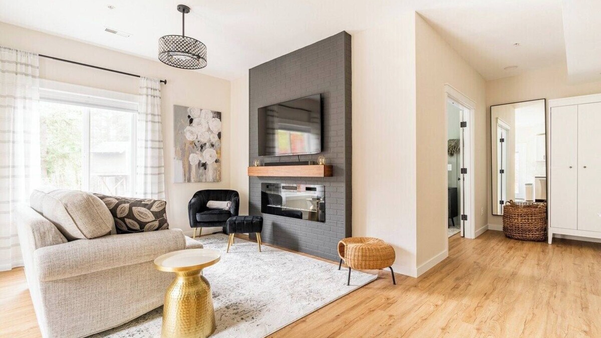 Maple Valley Apartment | Great Location-Modern-Luxury-Hot Tub-Private Deck